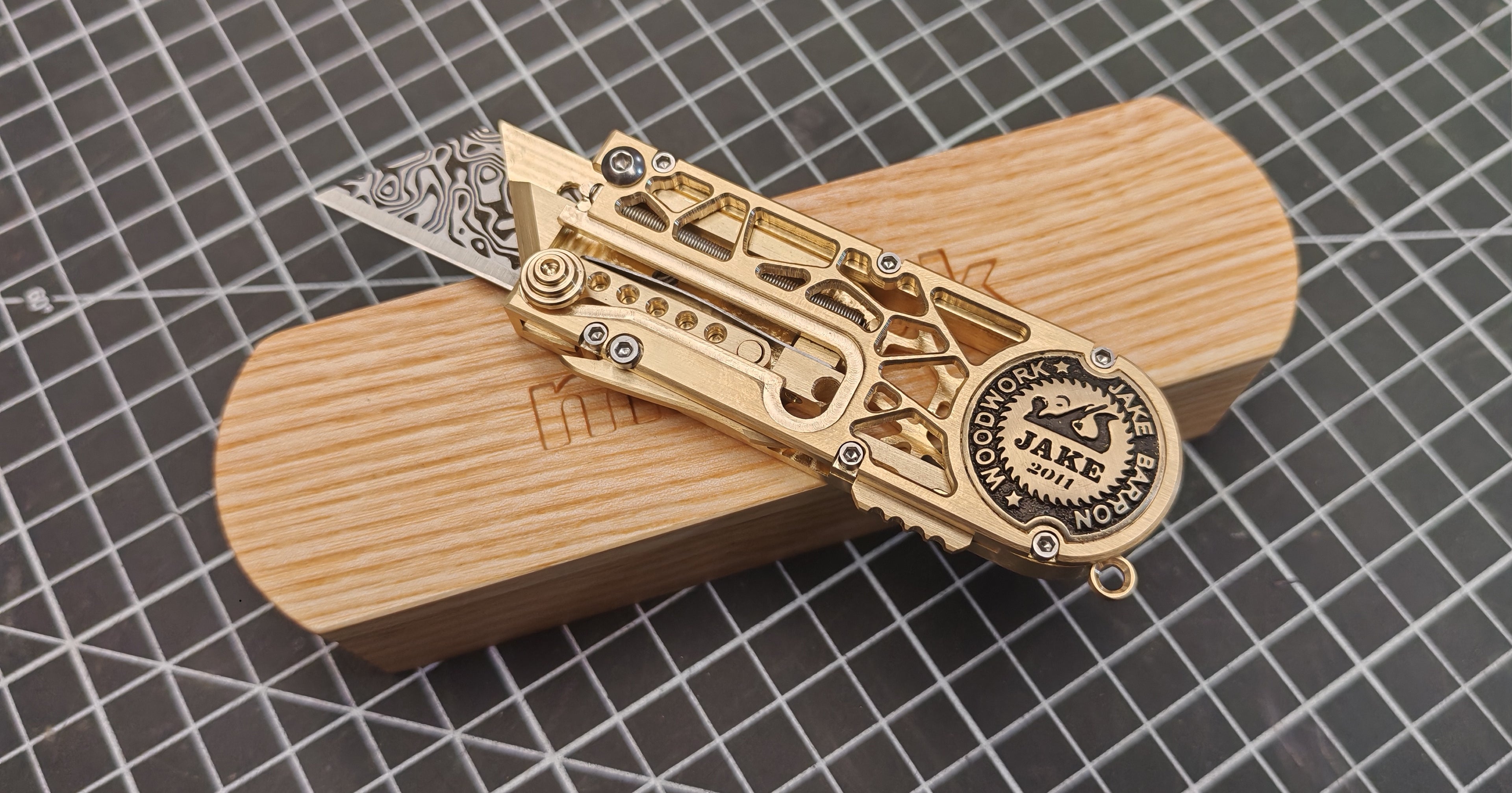Mirock Maker Cutter Alien Brass Auto Custom Logo