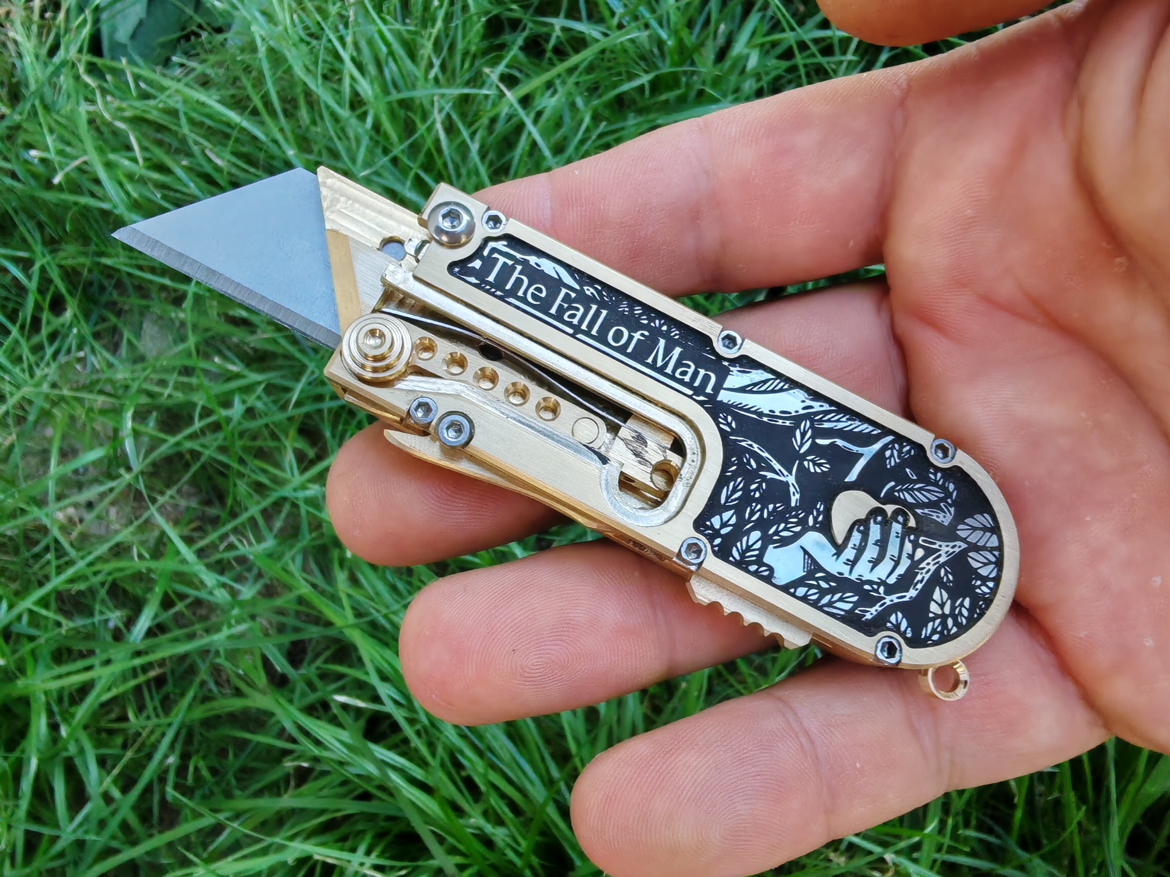 Mirock Maker Cutter "The Fall of Man" (With safety lock)