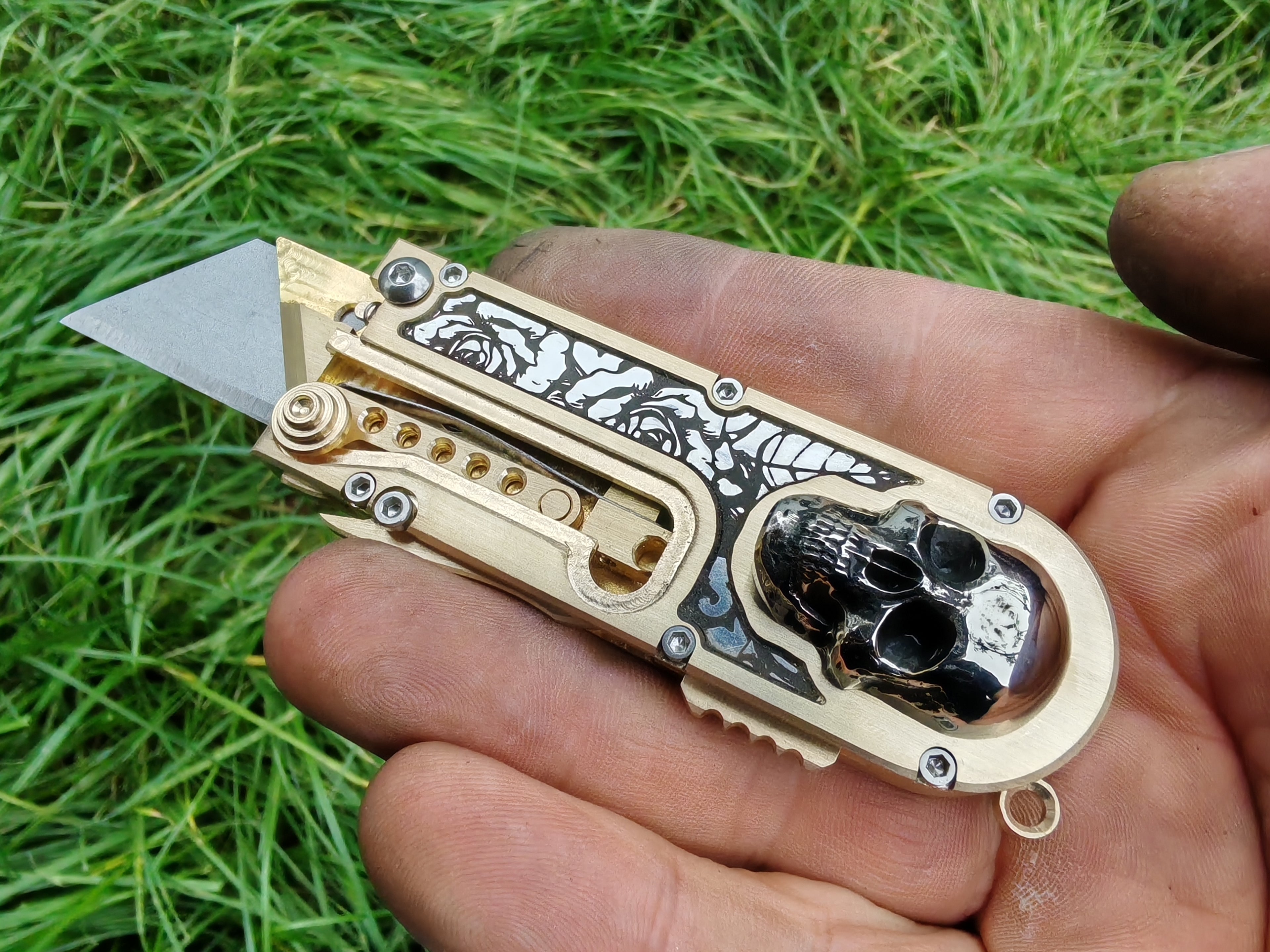 Mirock Maker Cutter "Skull n Roses" (With safety lock)
