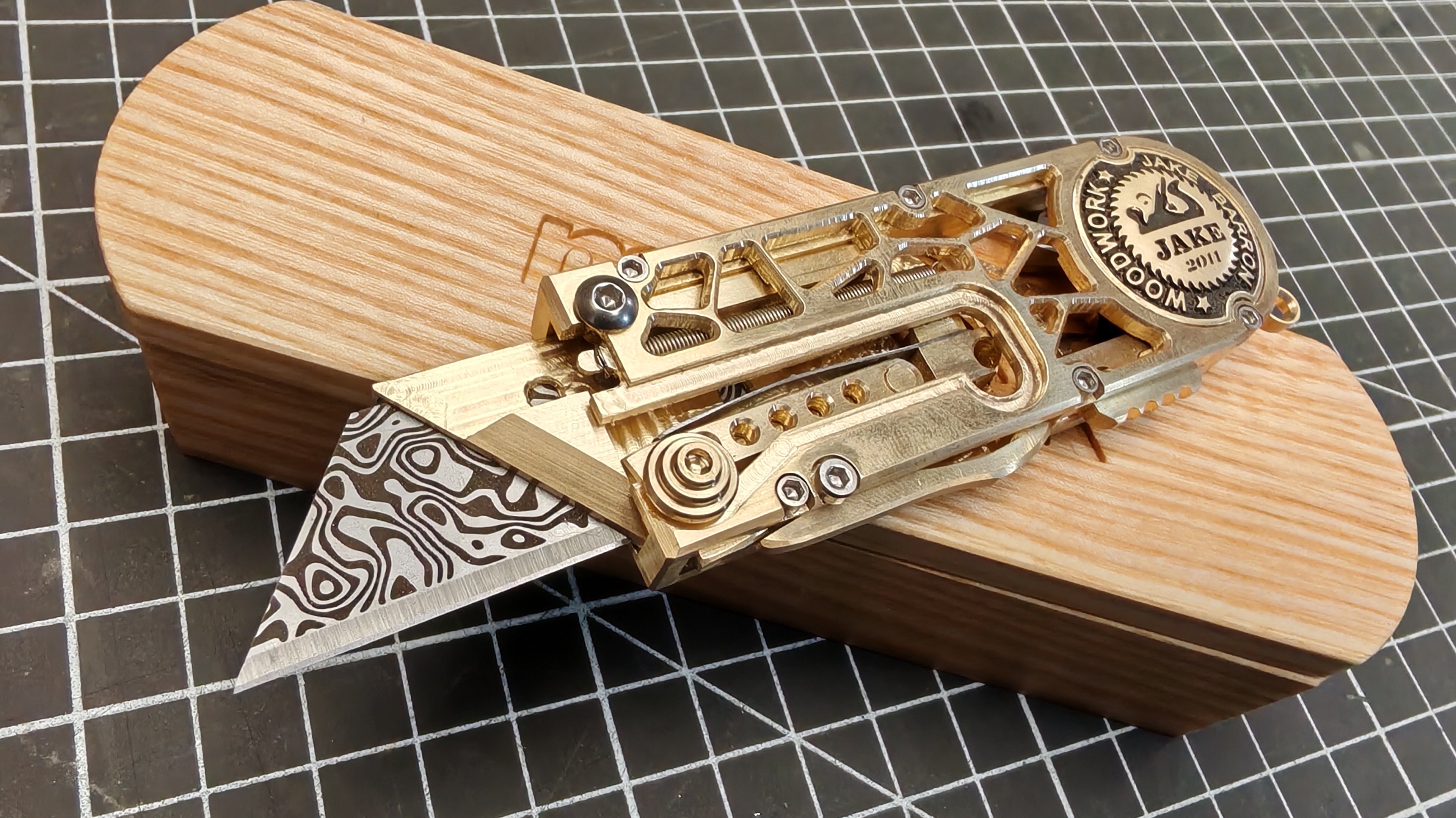 Mirock Maker Cutter Alien Brass Auto Custom Logo